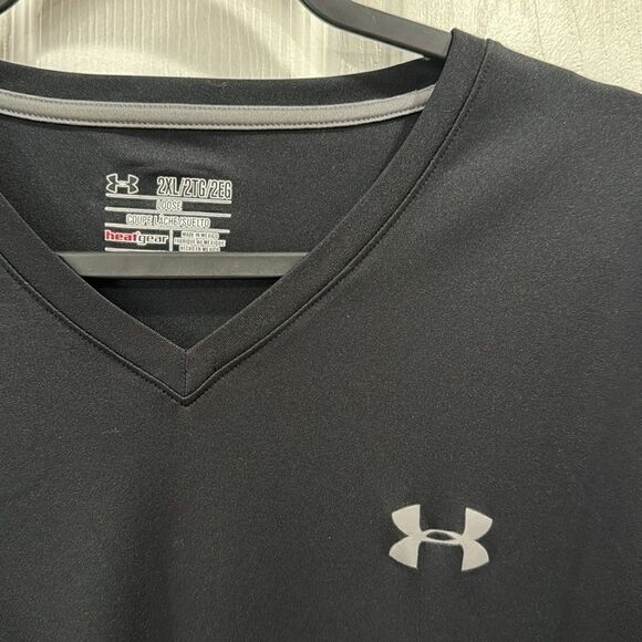 UNDER ARMOUR HEAT GEAR SHIRT. - Picture 2 of 6
